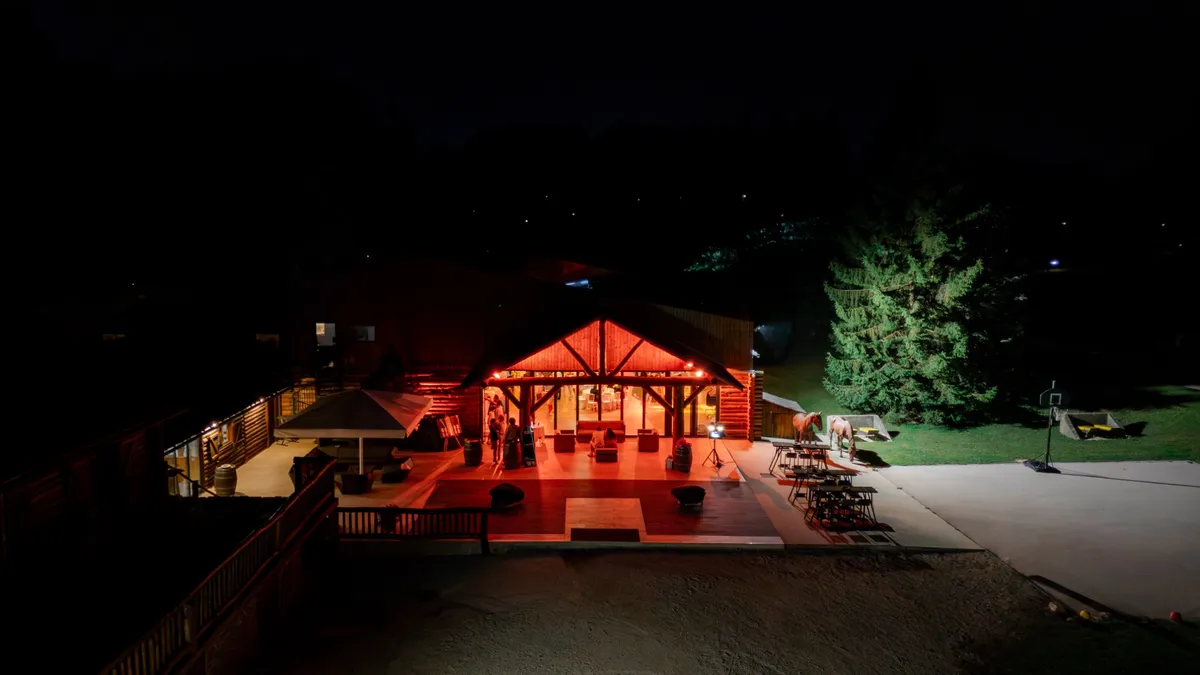 Salle Séquoia de nuit